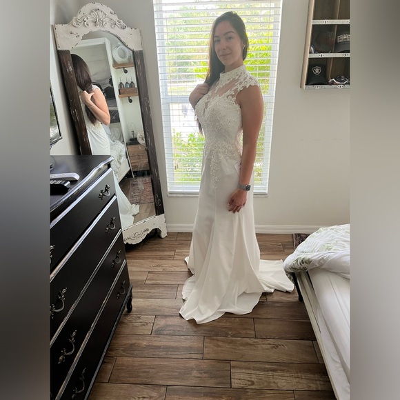 Wedding dress - Picture 2 of 10